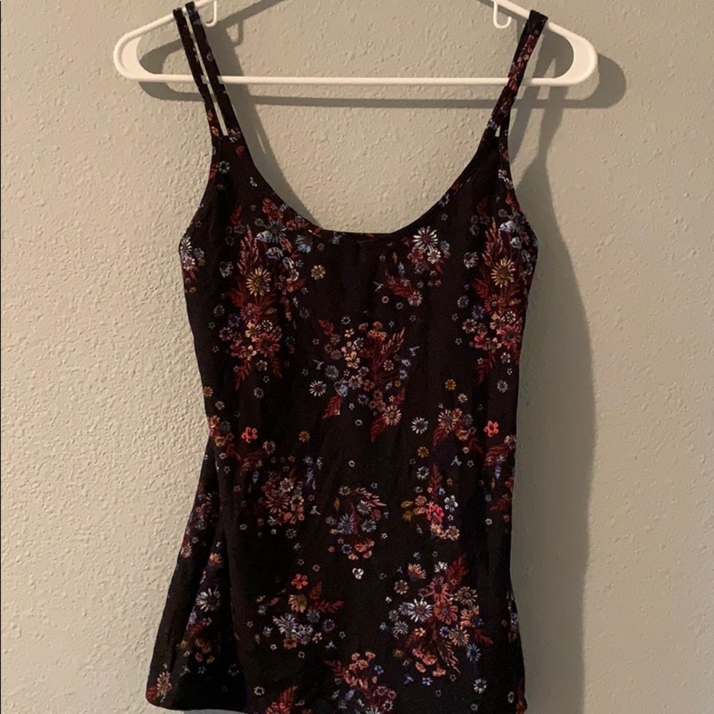 Black Tank Top w Flower Detailing